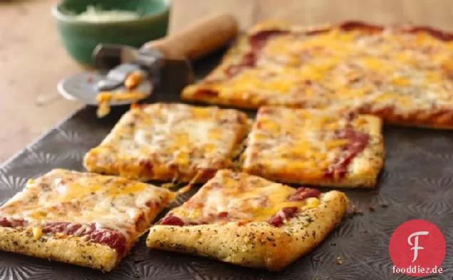 Italienische Kräuter verkrustete Käsepizza