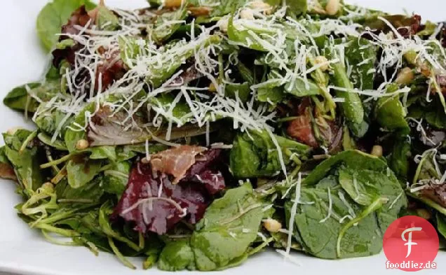 Schinken und Pinienkernen-Salat mit Balsamico-Vinaigrette