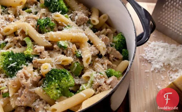 Cremige Pasta mit Hühnerwurst und Brokkoli