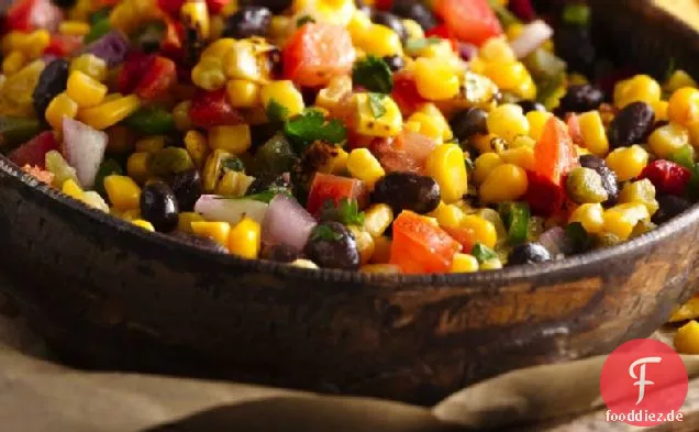 Schwarze Bohnen und gerösteter Mais Salsa
