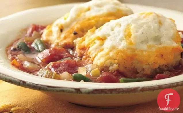 Tomaten-Gemüse-Eintopf mit Cheddar-Käse-Knödel
