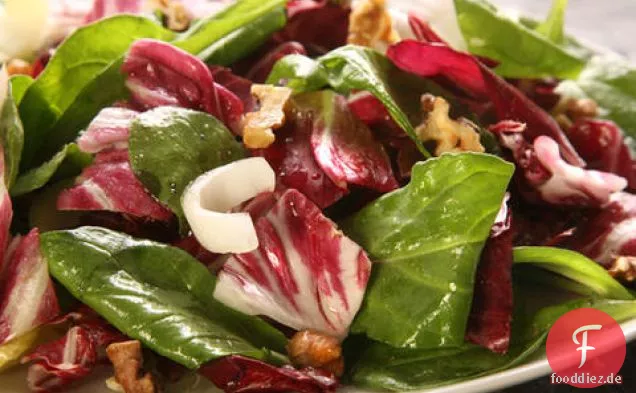 Chicorée-Rucola-Salat mit Honig-Vinaigrette