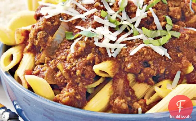 Slow-Cooker Rinderragout mit Penne