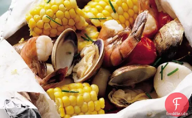 Gegrillte Meeresfrüchte-Folienpackungen mit Zitronen-Schnittlauch-Butter