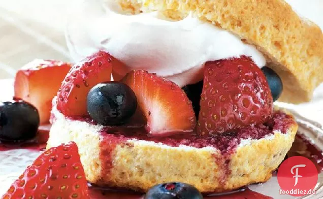 Zitronen-Beeren-Shortcakes