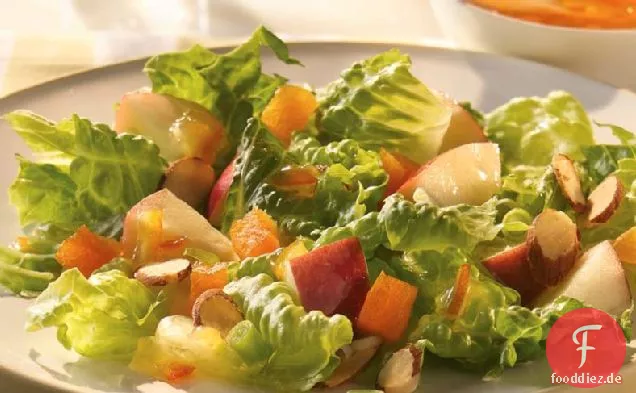 Apfel-Mandel-Salat geworfen
