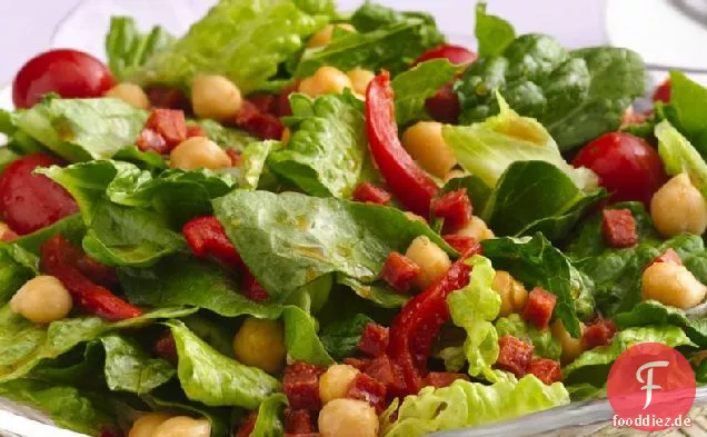 Gerösteter Pfeffer und Peperoni warf Salat