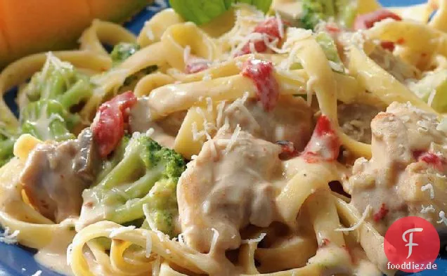 Slow-Cooker Easy Chicken Alfredo