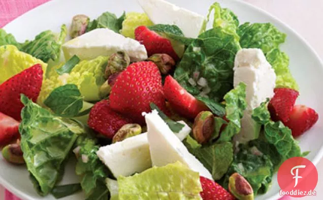 Kräuter-Romaine-Salat mit Erdbeeren