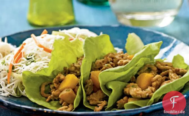 Chinesisches Huhn und Persimmon Salat Wraps