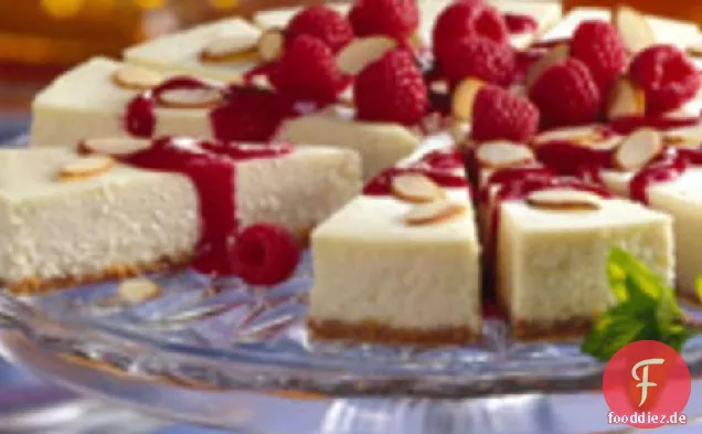 Mandel-Käsekuchen mit Himbeersauce