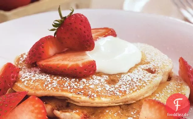 Erdbeeren und Sahne Pfannkuchen