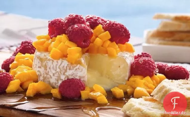 Cedar-Planked Brie und Beeren