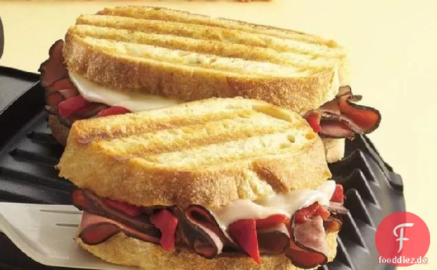 Gegrillte Rindfleisch-und Provolone-Sandwiches