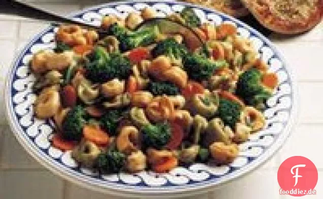 Tortellini in basilikum-Balsamico-Vinaigrette