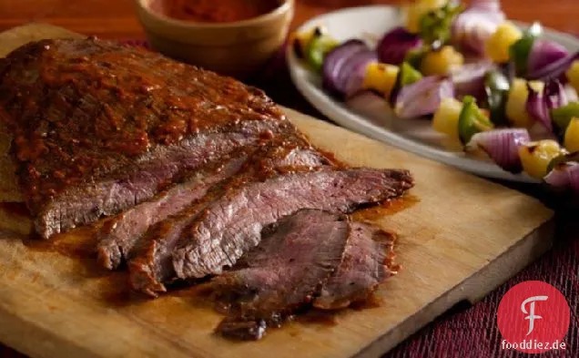 Chipotle-glasiertes gegrilltes Flankensteak mit Paprika und Ananas