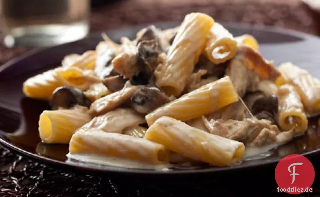 Cremige Rigatoni mit Huhn und Pilzen