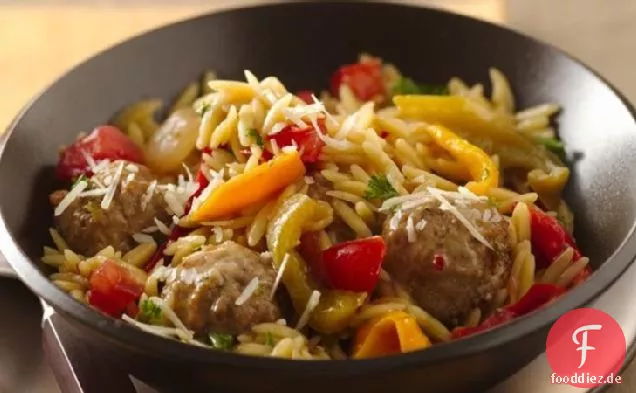 Parmesan-Orzo und Fleischbällchen