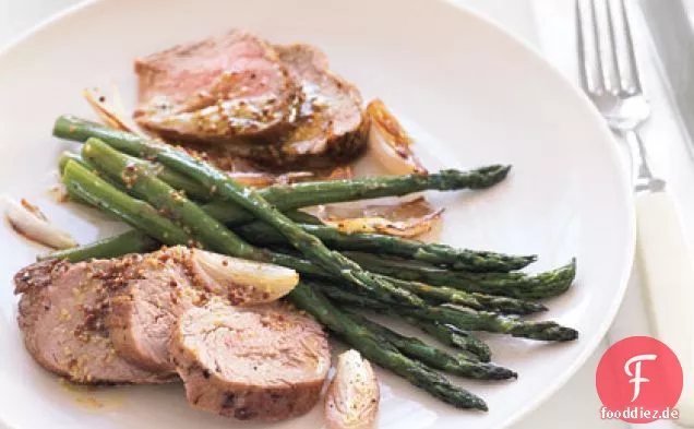 Schweinebraten und Spargel mit Senfvinaigrette