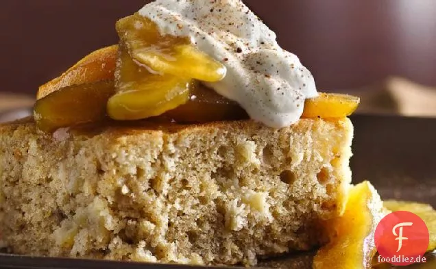 Brauner Zucker-Gewürzkuchen mit karamellisierten Äpfeln