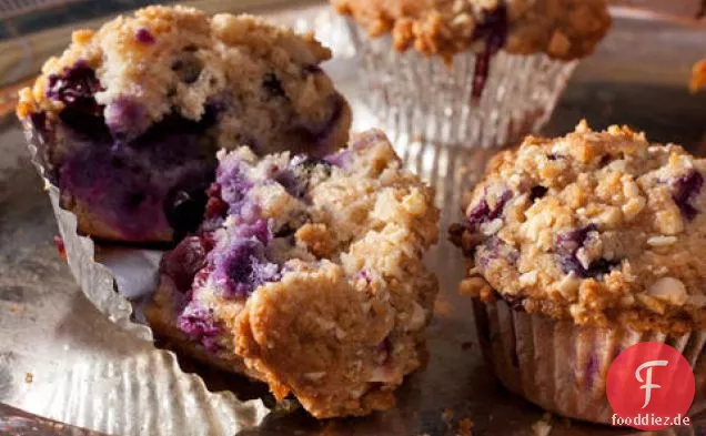 Vollkorn-Mandel-Heidelbeer-Muffins mit Streusel-Topping