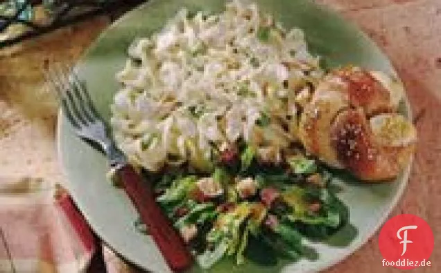 Cremiges Huhn-Pasta Caesar Salat