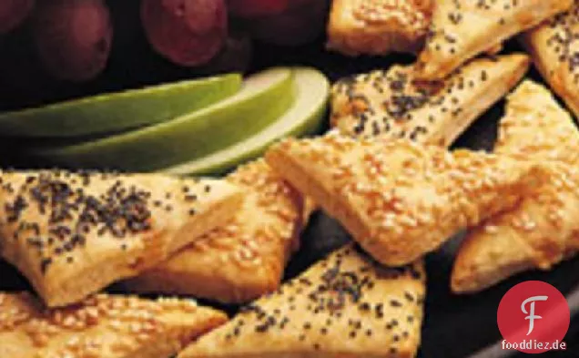Bier-Käse-Dreiecke mit pikanter Käsesauce