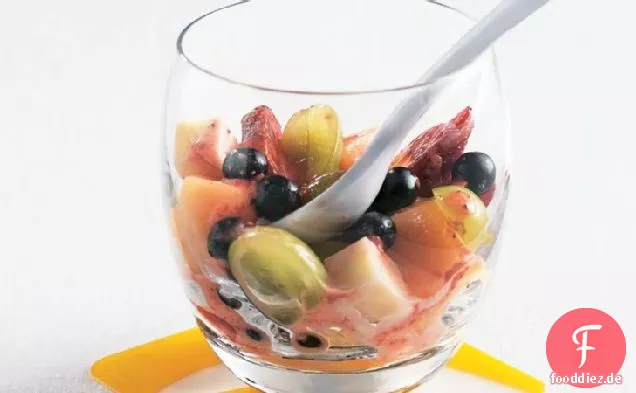 Gemischter Obst- und Käsesalat