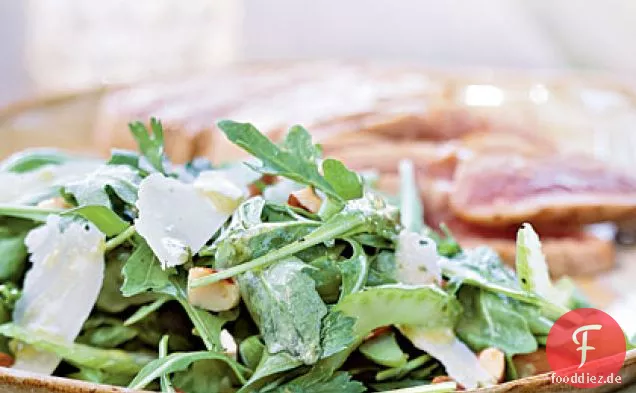 Rucola-Sellerie-Salat mit Zitronen-Sardellen-Dressing