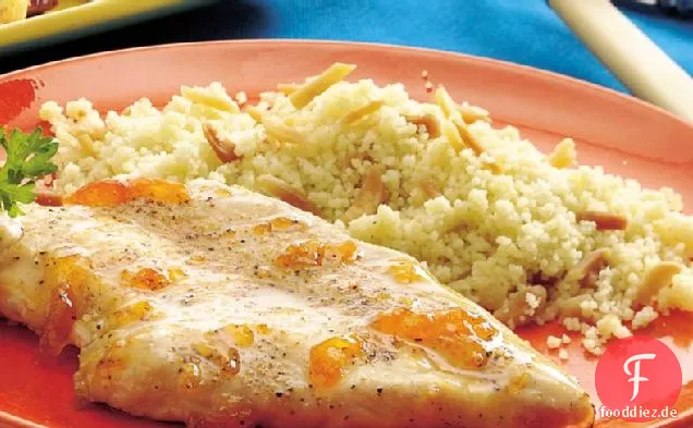 Aprikosen-Glasierte Hähnchenbrust mit Mandel-Couscous