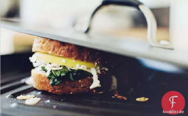 Sautierter Mangold + Gruyere gegrillter Käse