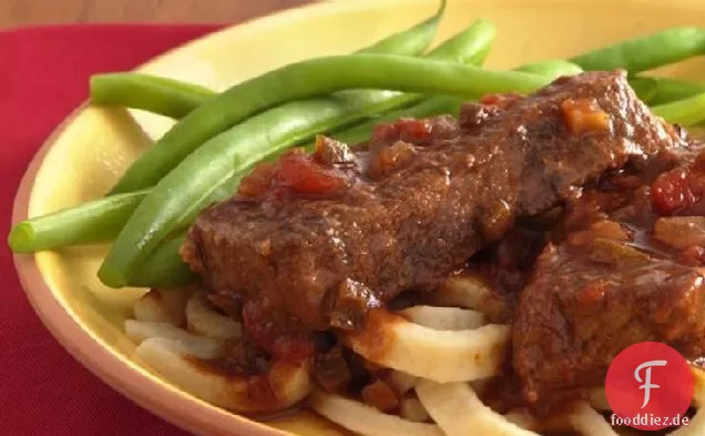 Slow-Cooker Salsa-Schweizer Steak mit Nudeln
