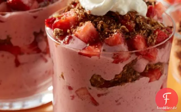 Gemischte Beeren-Käsekuchen-Smoothie-Parfaits