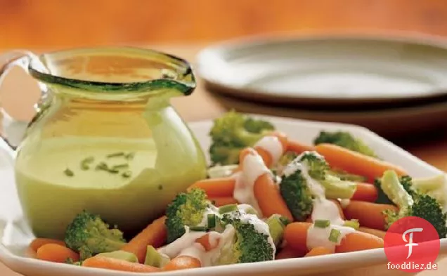 Brokkoli und Karotten mit cremiger Parmesansauce