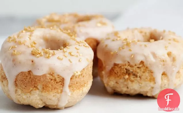 Gebackene Apfel-Gewürz-Donuts mit Zimtglasur