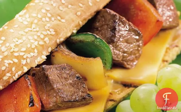 Gegrillte Philly Cheesesteak Kabob Sandwiches