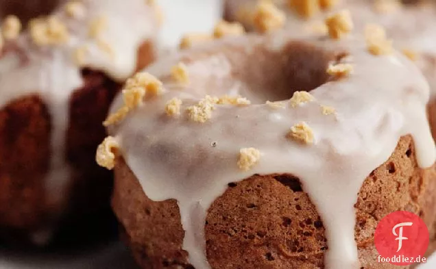 Gebackene Schokoladenkrapfen mit Ahornglasur