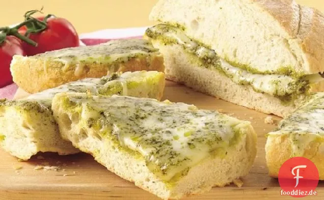 Gegrilltes Pesto-Käse-Brot