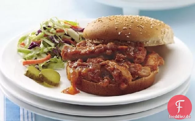 Langsam gekochtes gegrilltes Schweinefleisch auf Brötchen