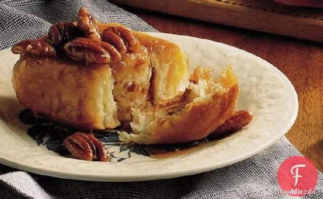 Karamell-Pecan klebrige Rollen (leichter)