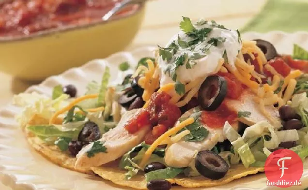 Einfache Hühnchen-Tostada-Salate