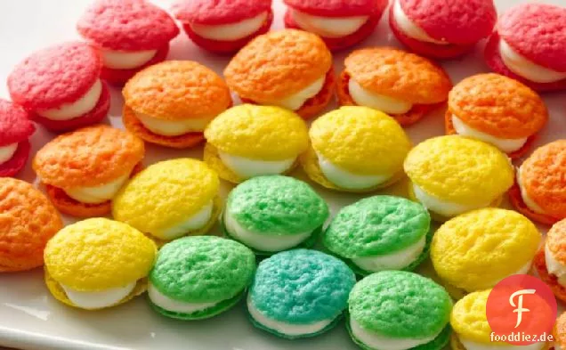Mini Regenbogen Whoopie Pies