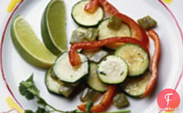 Kaktus-, Zucchini- und Paprika-Salat