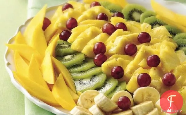 Tropischer Obstsalat mit Mohndressing