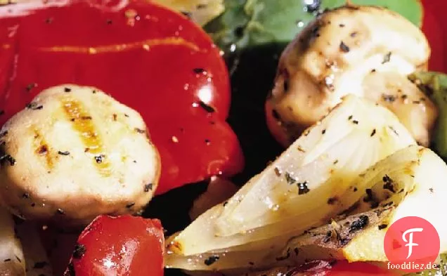 Gegrillte Paprika, Zwiebeln und Pilze