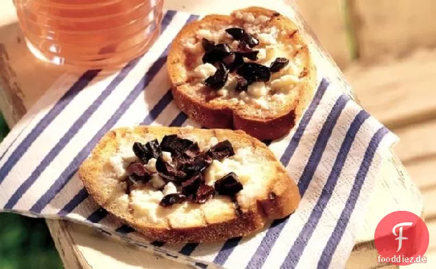 Gegrillter Feta und Olivenbrot