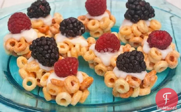 Cheerios® Törtchen mit Joghurt und Beeren