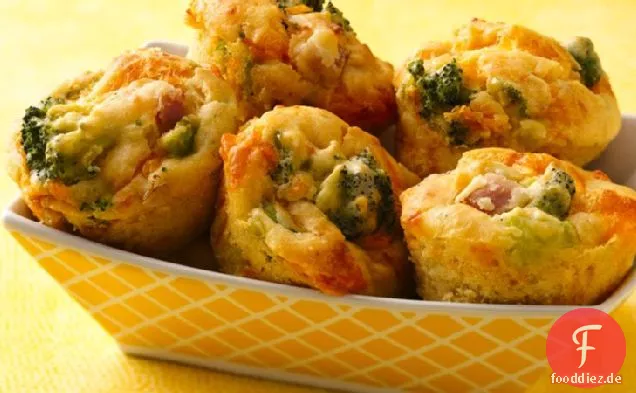 Einfache Brokkoli-, Käse- und Schinkenmuffins