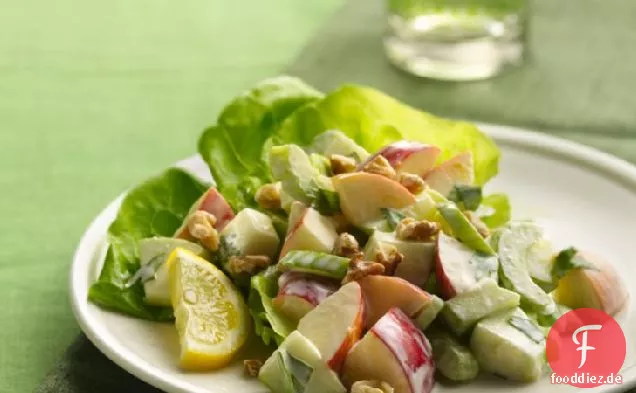 Apfel-Sellerie-Salat mit cremigem Zitronendressing