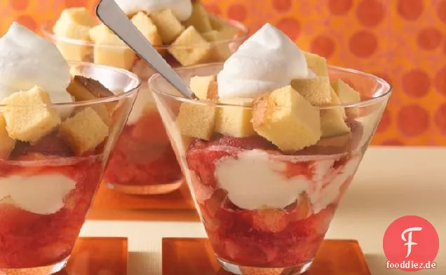 Frische Erdbeer-Rhabarber-Sauce Parfaits